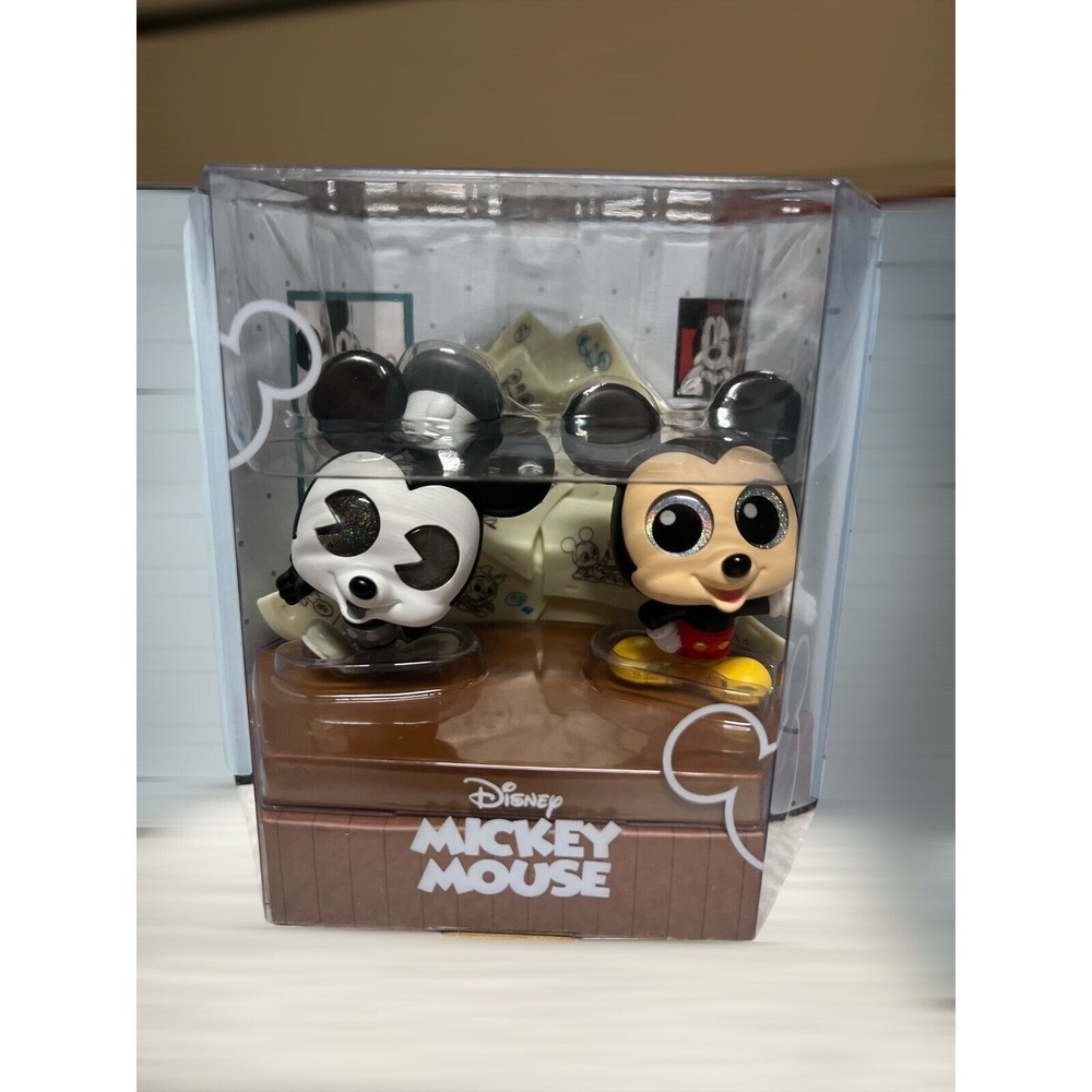 Disney Doorables Grand Entrance Mickey Mouse 2-Pack (Steamboat Willie + Classic) - Picture 2 of 8